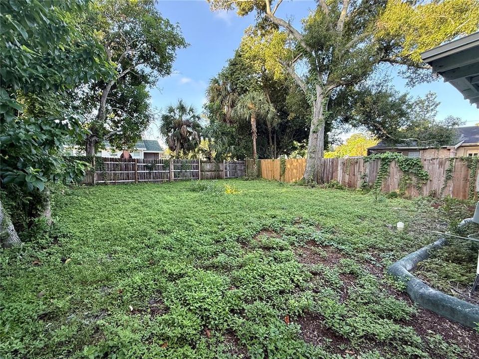 For Sale: $215,000 (3 beds, 1 baths, 914 Square Feet)