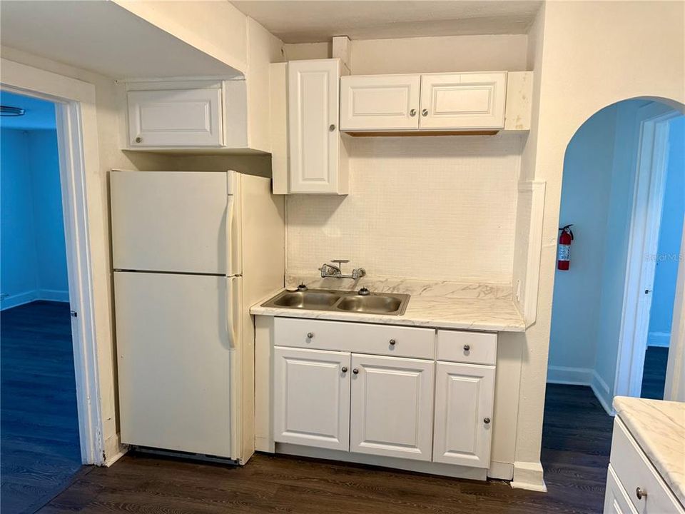 For Sale: $215,000 (3 beds, 1 baths, 914 Square Feet)