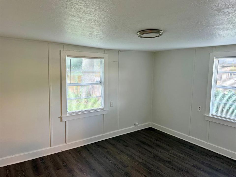 For Sale: $215,000 (3 beds, 1 baths, 914 Square Feet)