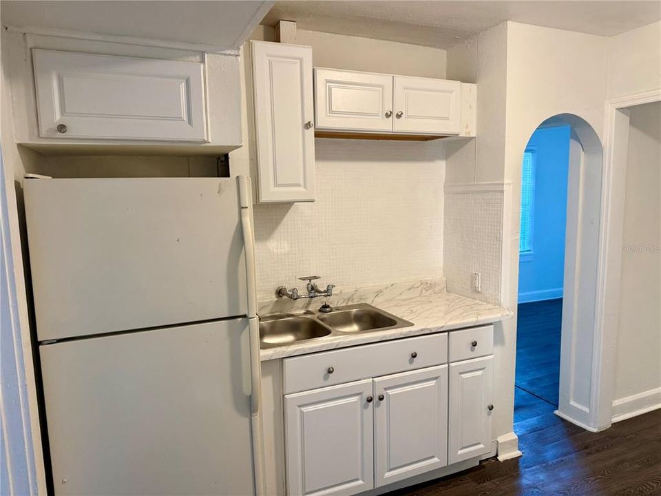 For Sale: $215,000 (3 beds, 1 baths, 914 Square Feet)