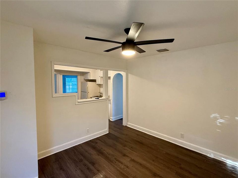 For Sale: $215,000 (3 beds, 1 baths, 914 Square Feet)