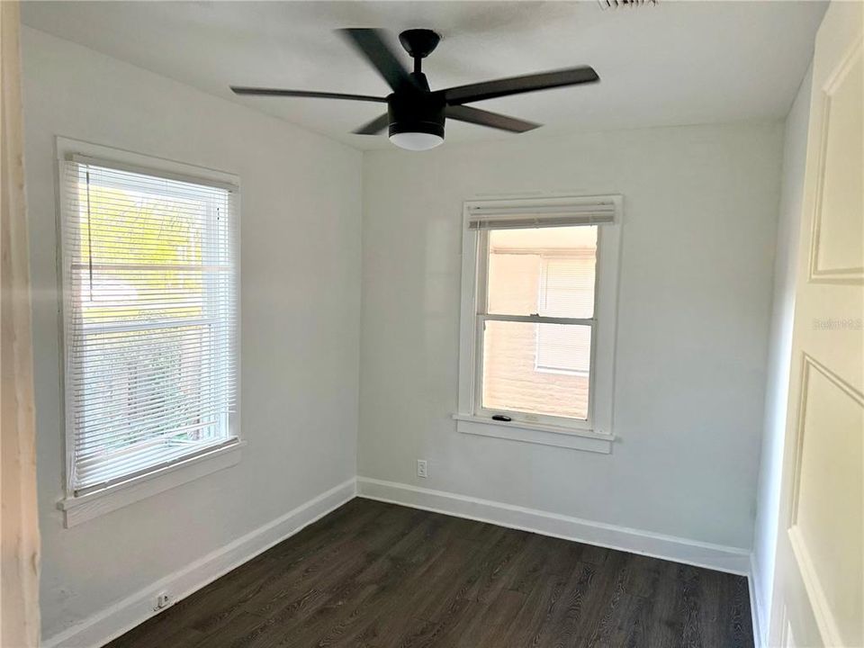 For Sale: $215,000 (3 beds, 1 baths, 914 Square Feet)