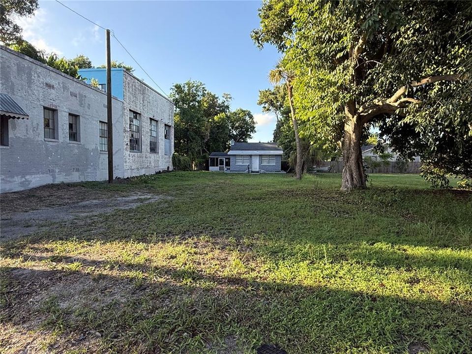 For Sale: $215,000 (3 beds, 1 baths, 914 Square Feet)