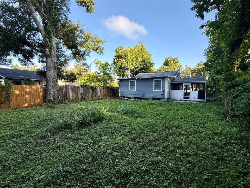 For Sale: $215,000 (3 beds, 1 baths, 914 Square Feet)
