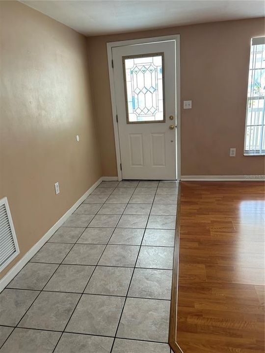 For Rent: $1,700 (3 beds, 2 baths, 1307 Square Feet)