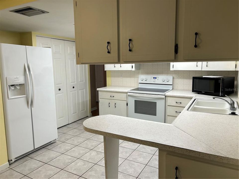 For Rent: $1,700 (3 beds, 2 baths, 1307 Square Feet)