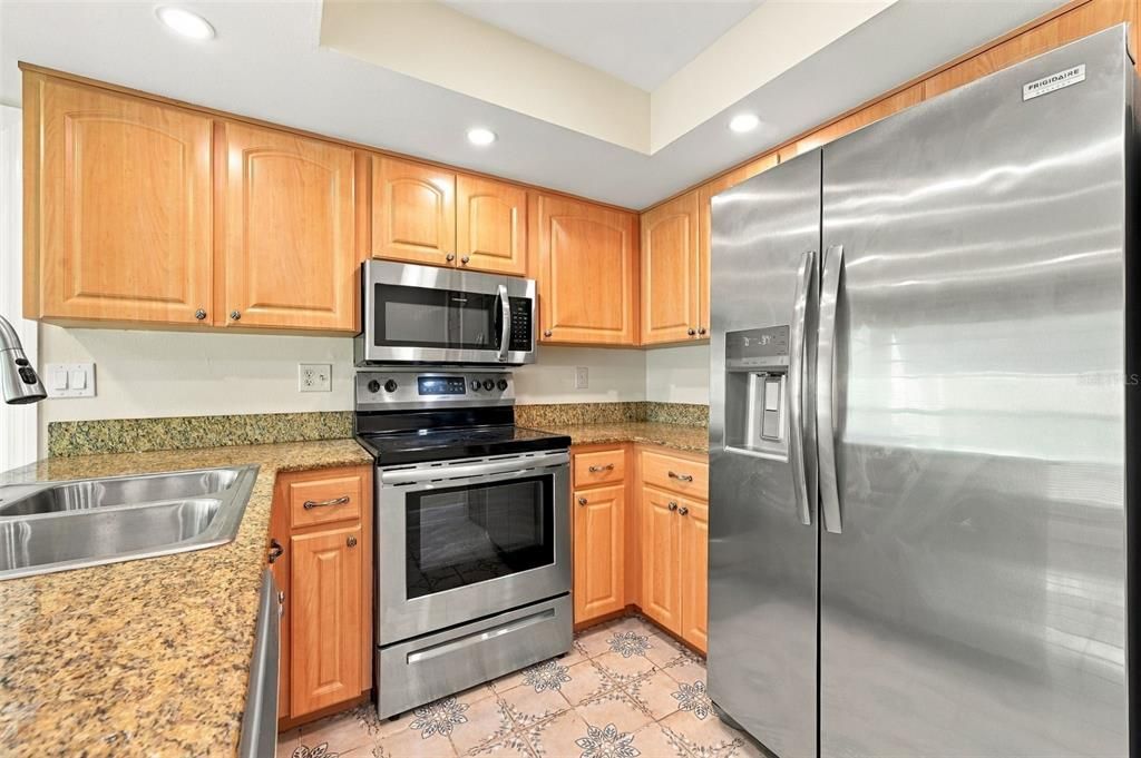 For Sale: $365,000 (2 beds, 2 baths, 1220 Square Feet)