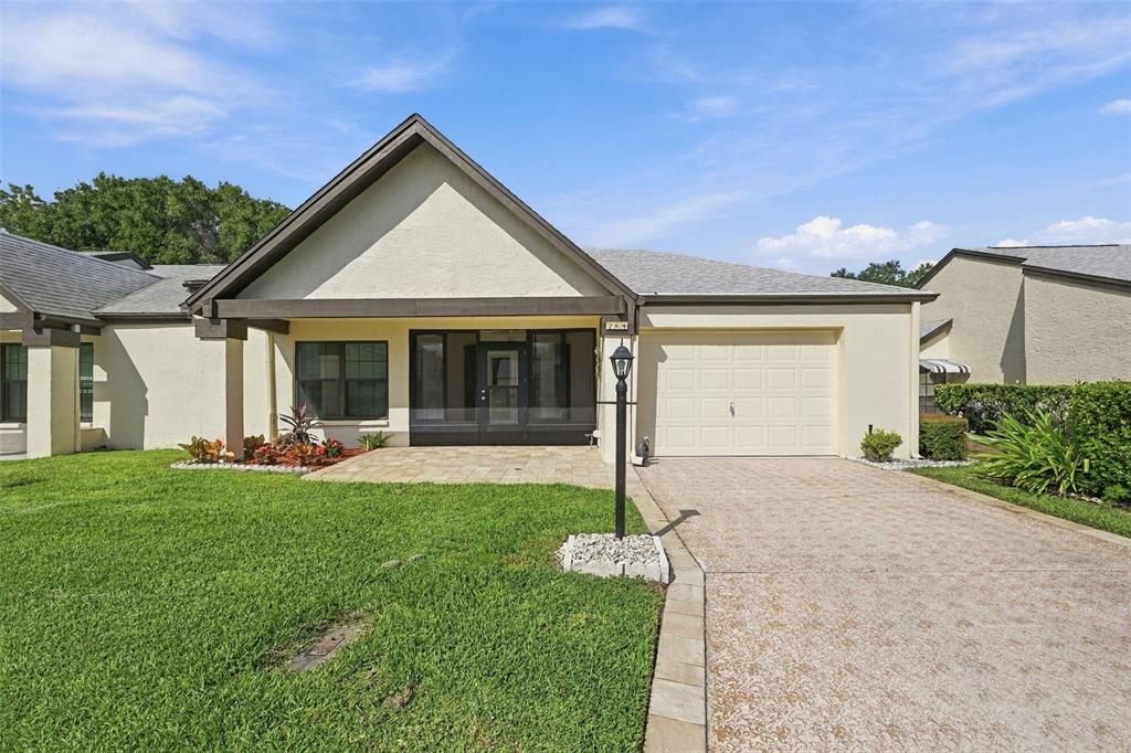 For Sale: $365,000 (2 beds, 2 baths, 1220 Square Feet)