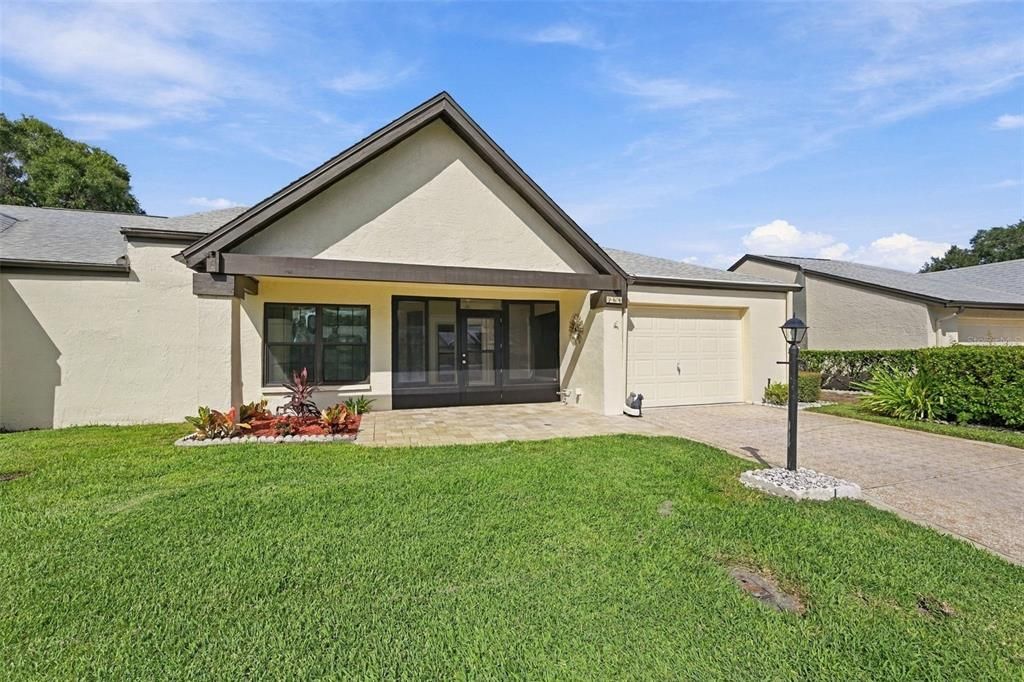 For Sale: $365,000 (2 beds, 2 baths, 1220 Square Feet)