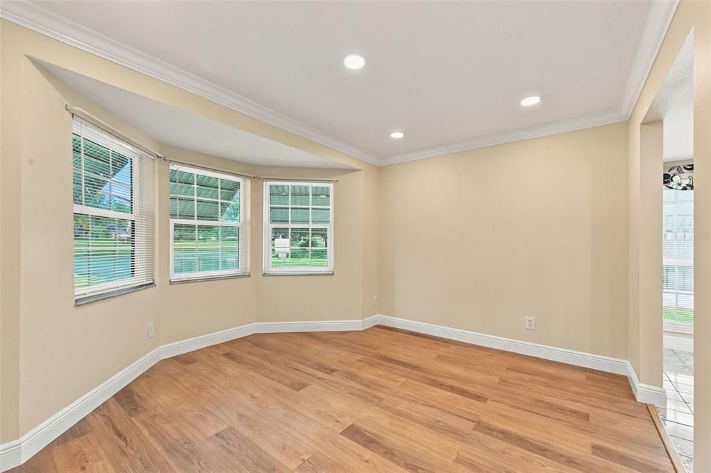 For Sale: $365,000 (2 beds, 2 baths, 1220 Square Feet)