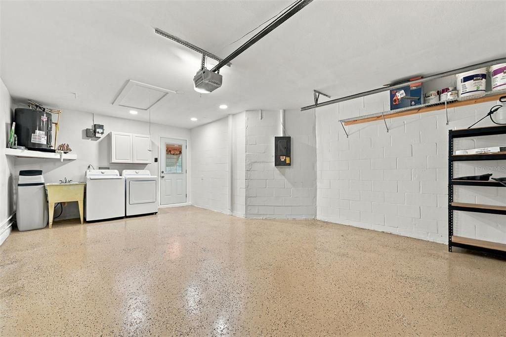 For Sale: $365,000 (2 beds, 2 baths, 1220 Square Feet)