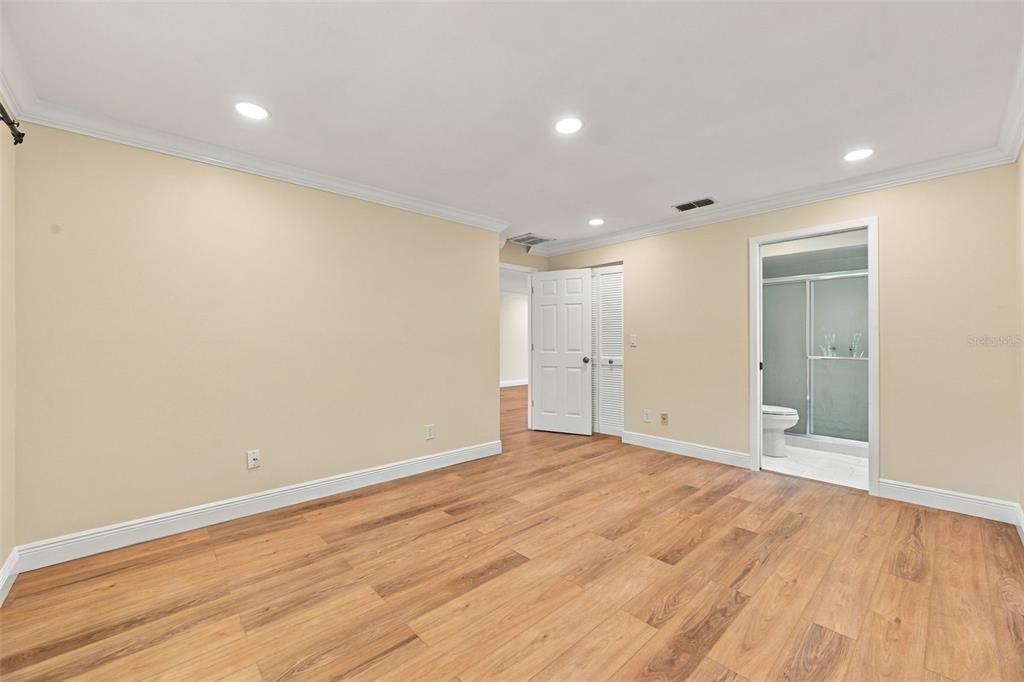 For Sale: $365,000 (2 beds, 2 baths, 1220 Square Feet)