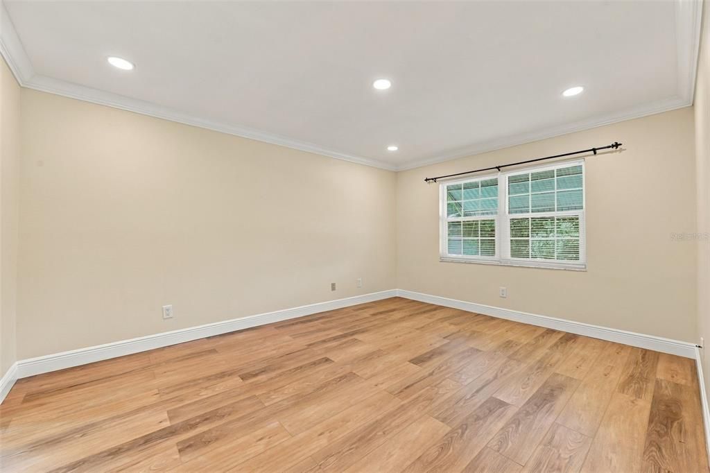 For Sale: $365,000 (2 beds, 2 baths, 1220 Square Feet)