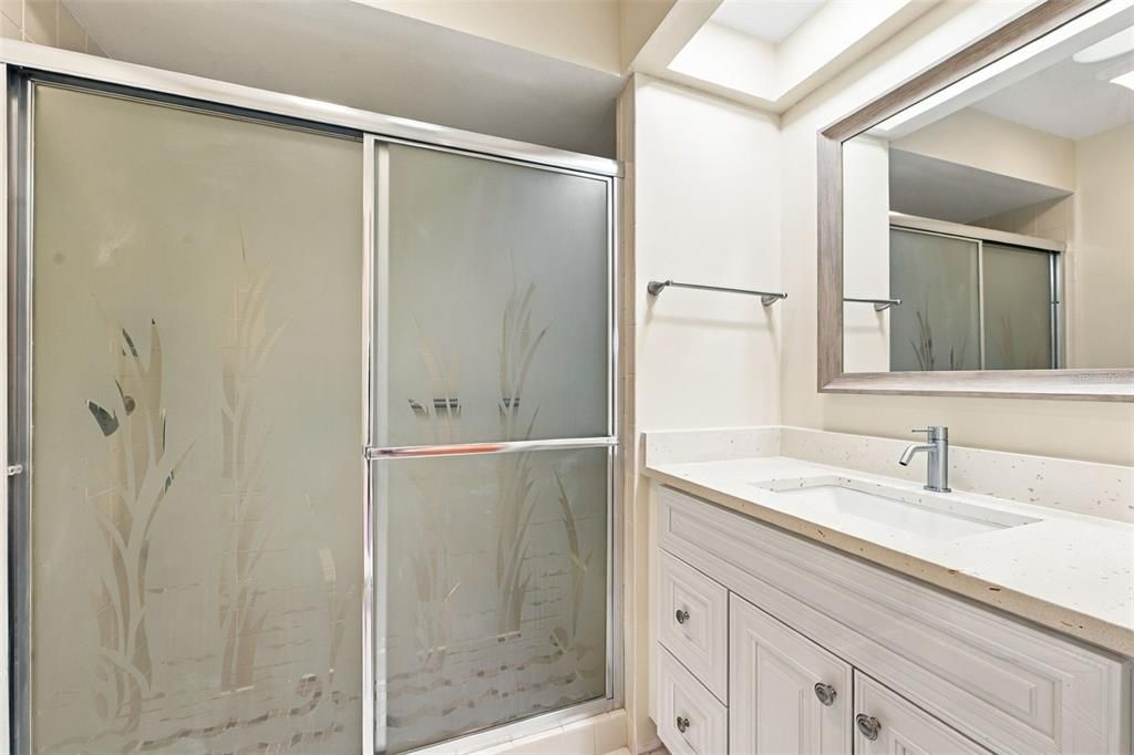 For Sale: $365,000 (2 beds, 2 baths, 1220 Square Feet)