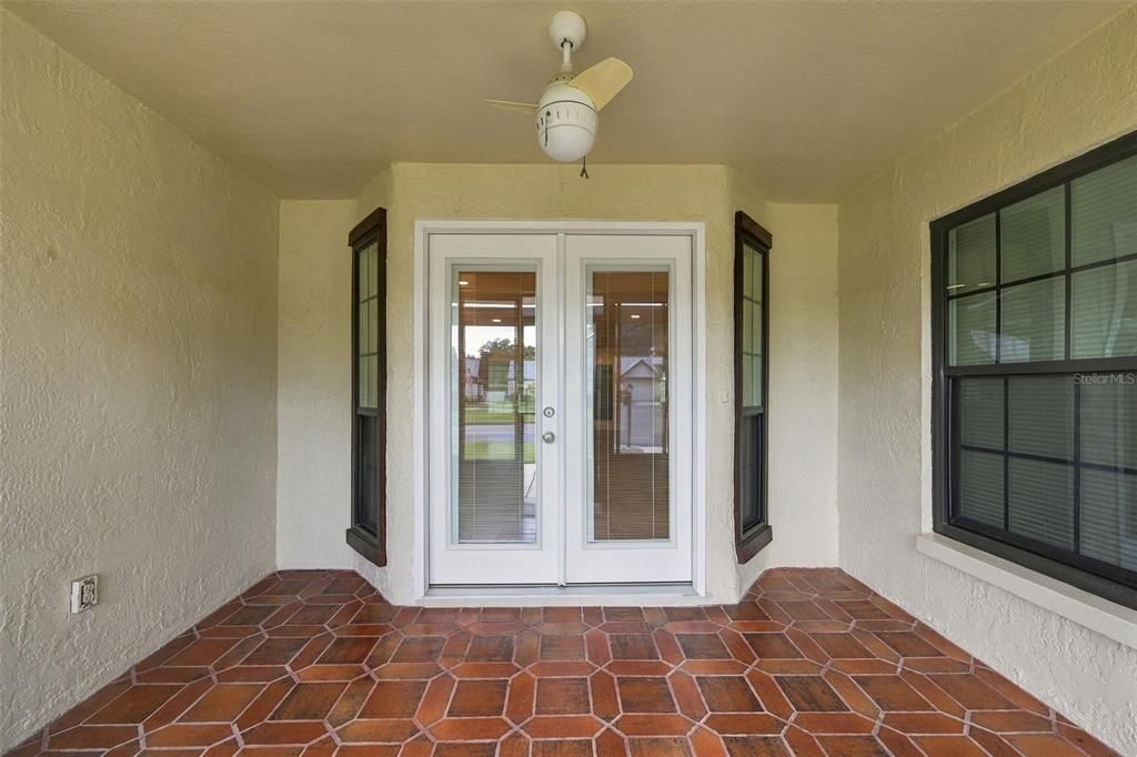 For Sale: $365,000 (2 beds, 2 baths, 1220 Square Feet)