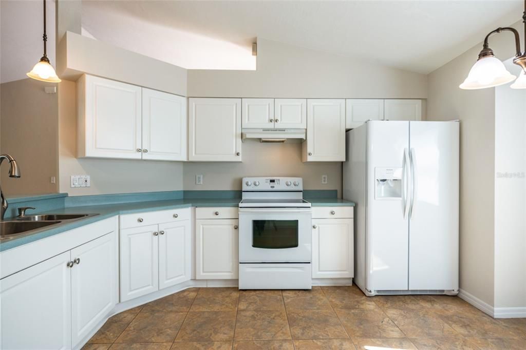 For Sale: $300,000 (3 beds, 2 baths, 1521 Square Feet)