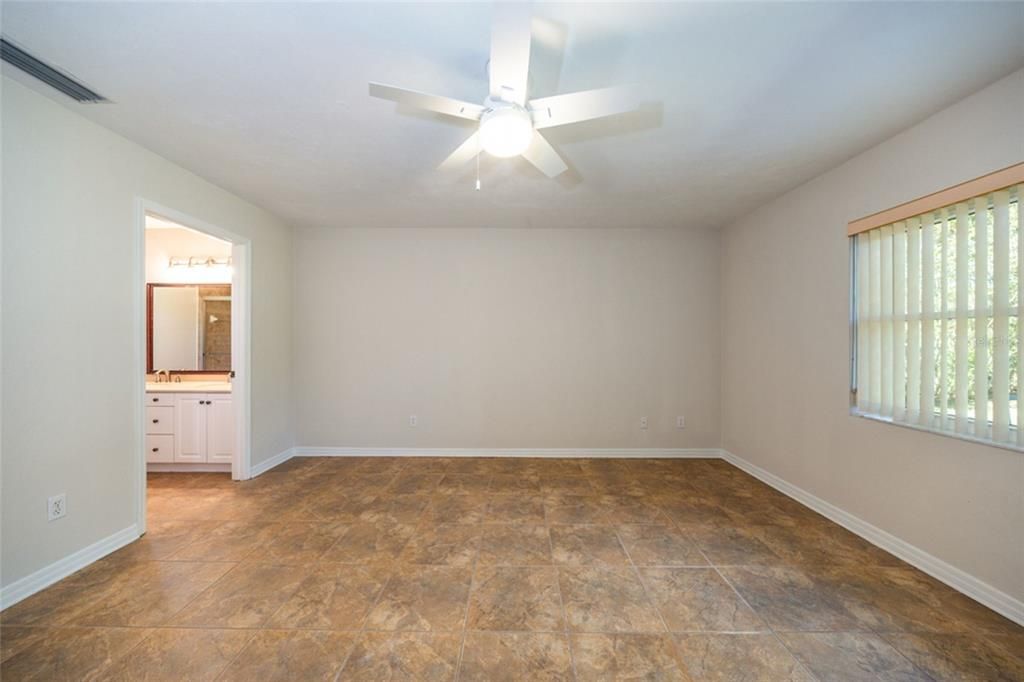 For Sale: $300,000 (3 beds, 2 baths, 1521 Square Feet)