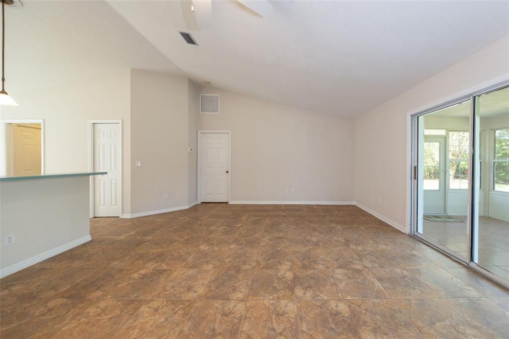 For Sale: $300,000 (3 beds, 2 baths, 1521 Square Feet)