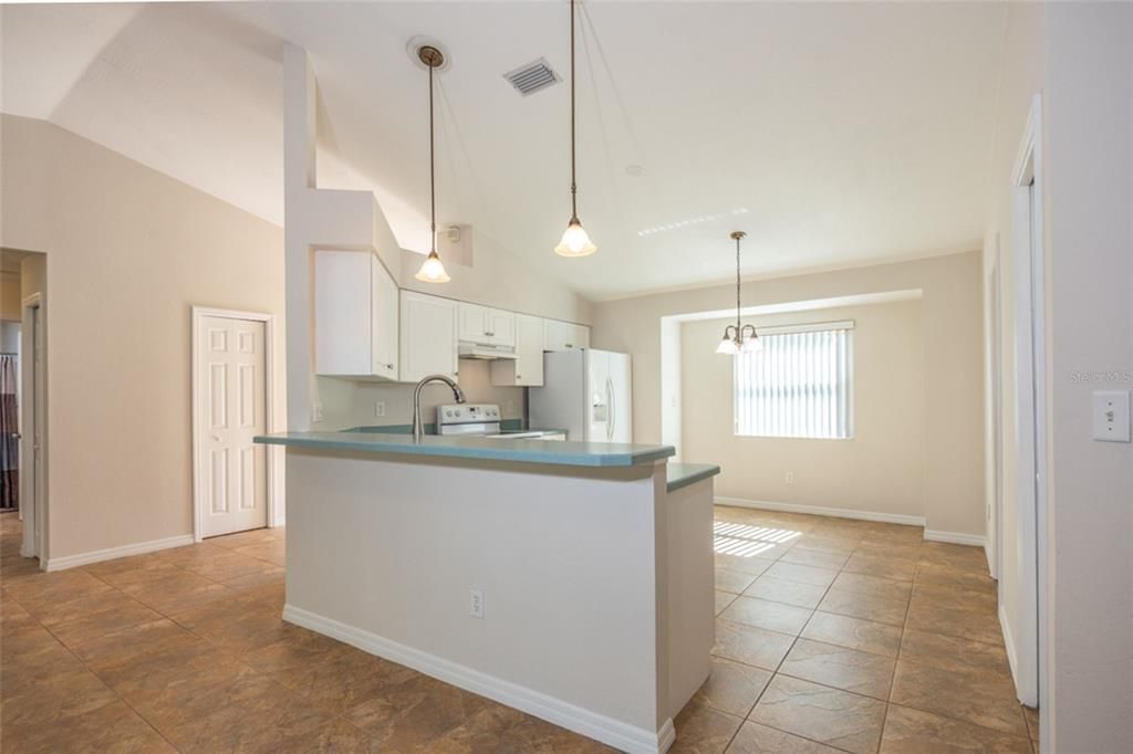 For Sale: $300,000 (3 beds, 2 baths, 1521 Square Feet)