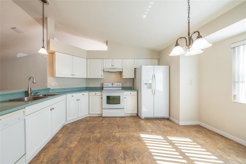 For Sale: $300,000 (3 beds, 2 baths, 1521 Square Feet)