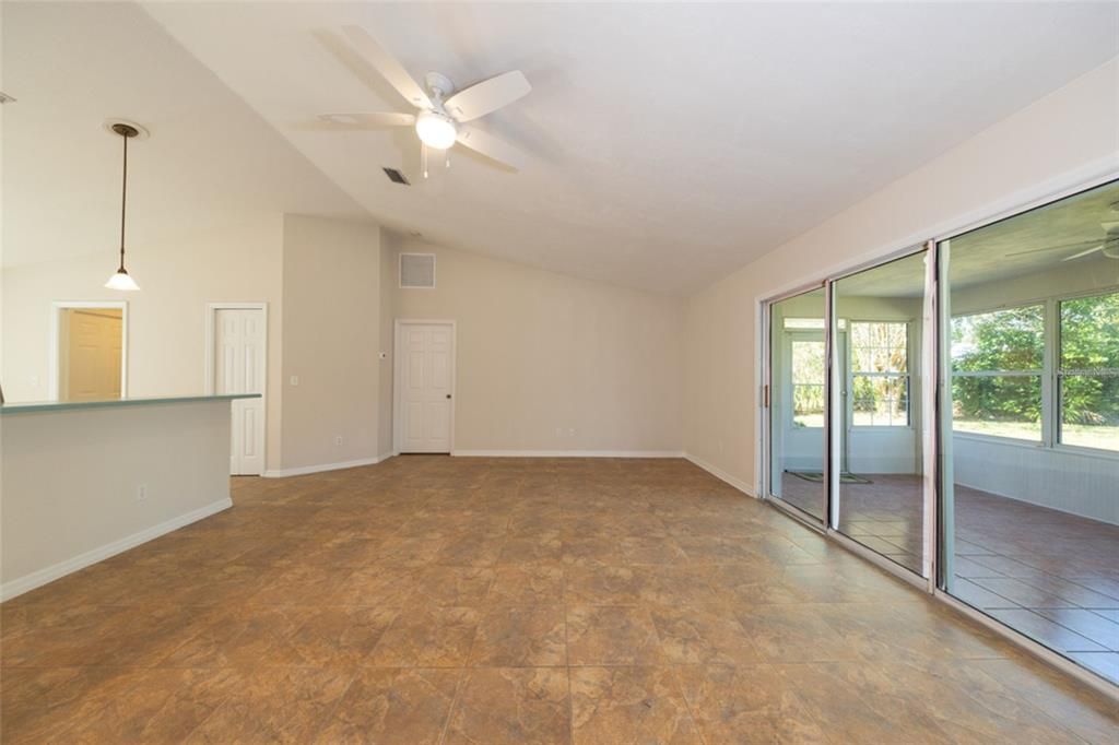 For Sale: $300,000 (3 beds, 2 baths, 1521 Square Feet)
