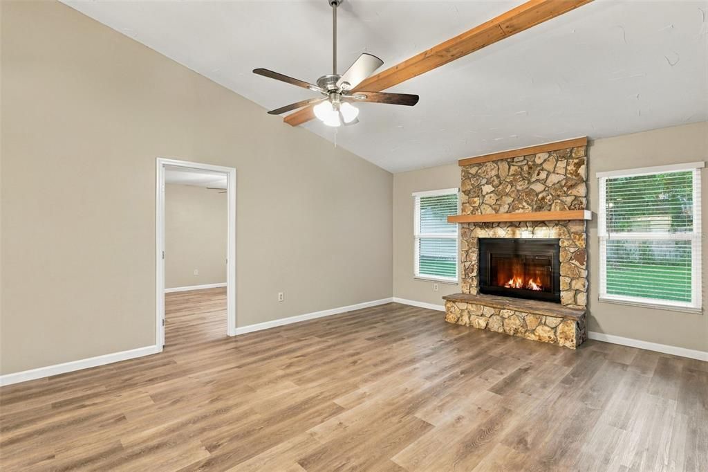 Active With Contract: $279,900 (2 beds, 2 baths, 1383 Square Feet)