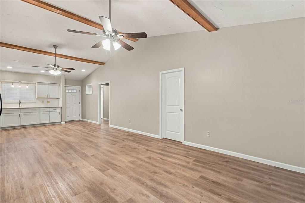 Active With Contract: $279,900 (2 beds, 2 baths, 1383 Square Feet)
