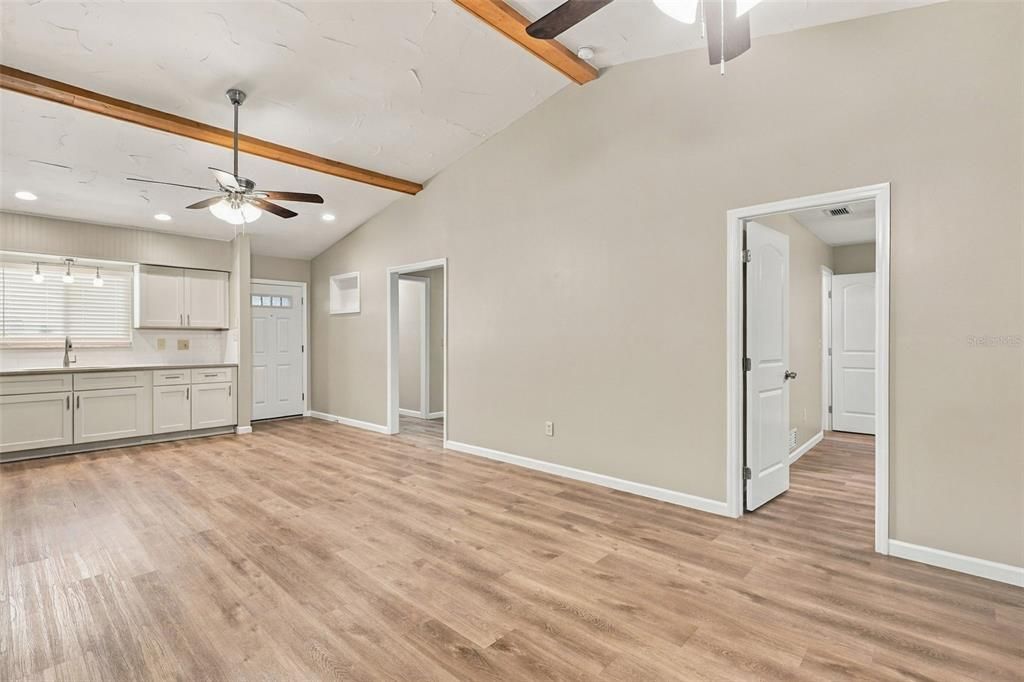 Active With Contract: $279,900 (2 beds, 2 baths, 1383 Square Feet)