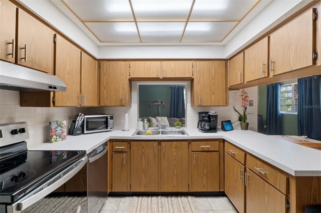 На продажу: $229,000 (2 спален, 2 ванн, 1322 Квадратных фут)