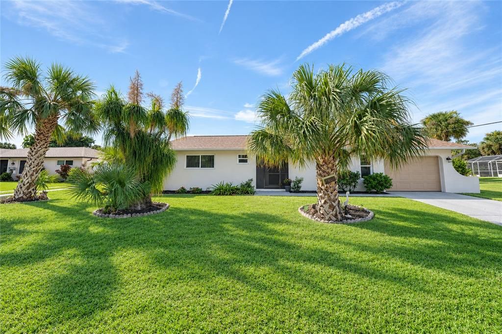 For Sale: $349,900 (2 beds, 2 baths, 1120 Square Feet)