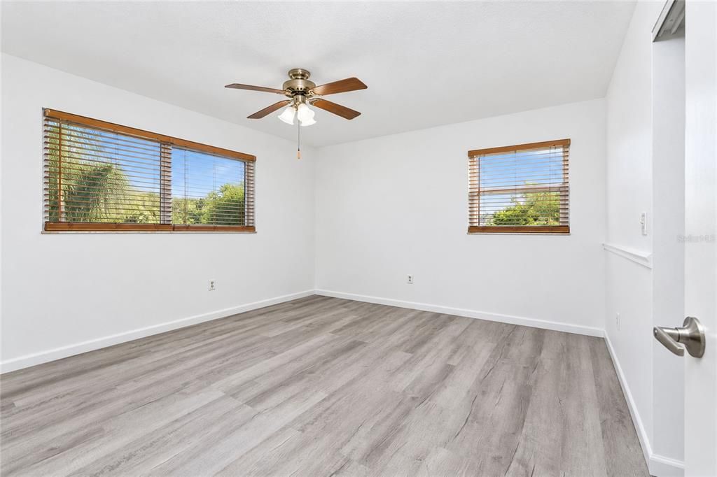 For Sale: $349,900 (2 beds, 2 baths, 1120 Square Feet)