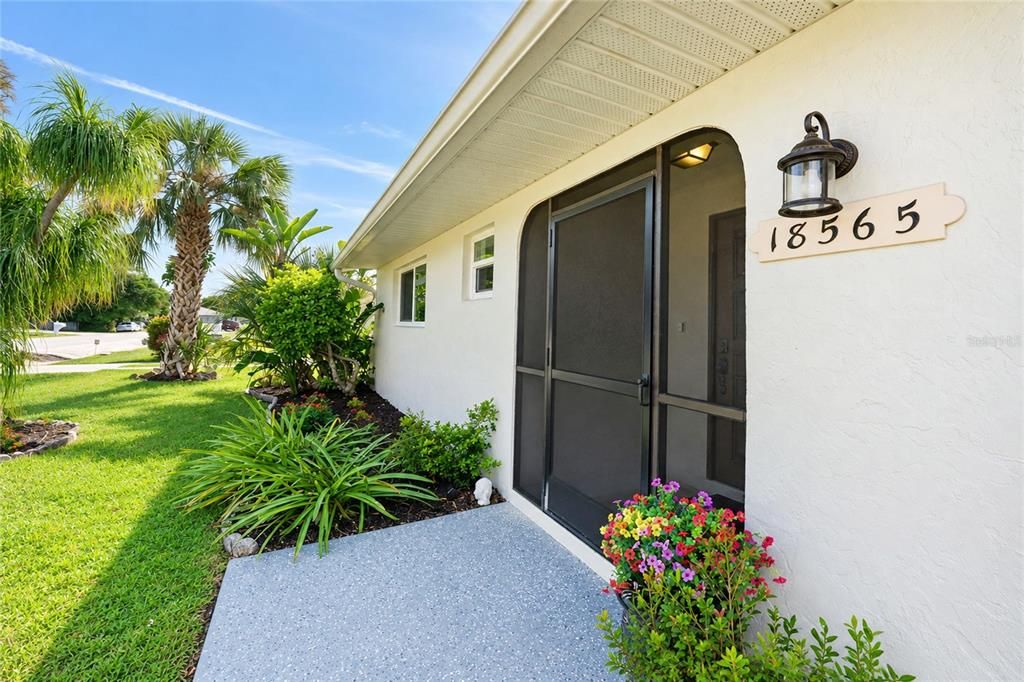 For Sale: $349,900 (2 beds, 2 baths, 1120 Square Feet)