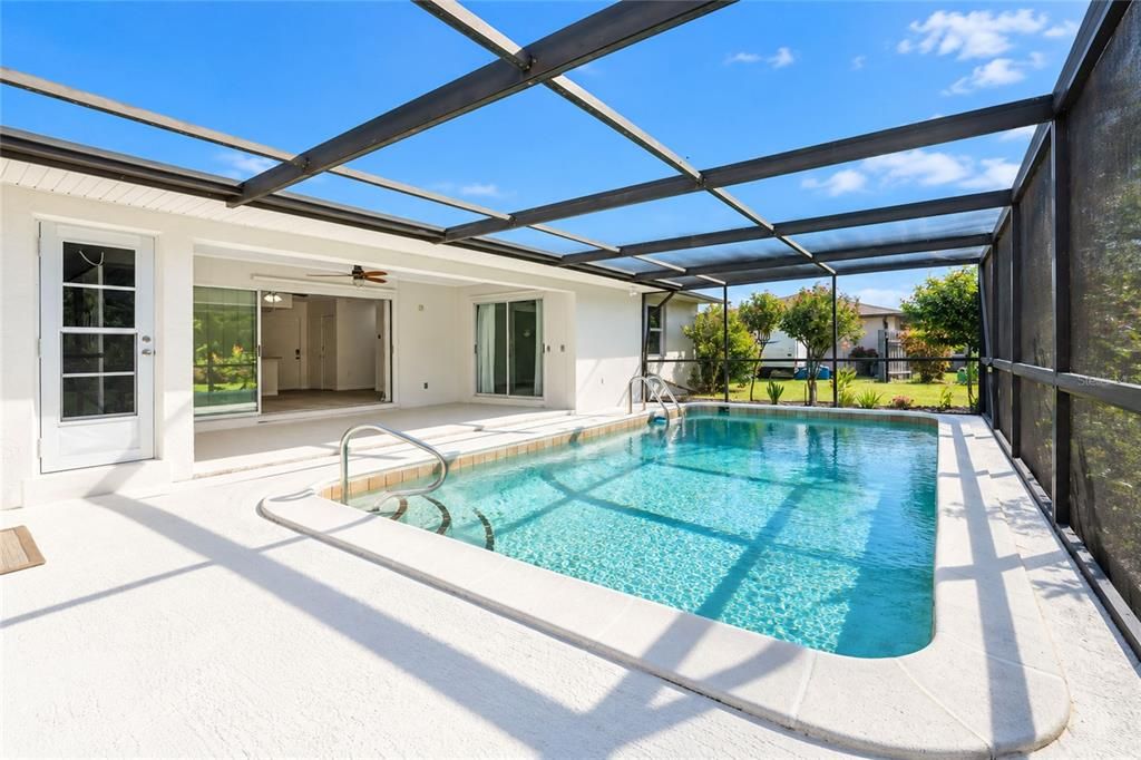 For Sale: $349,900 (2 beds, 2 baths, 1120 Square Feet)