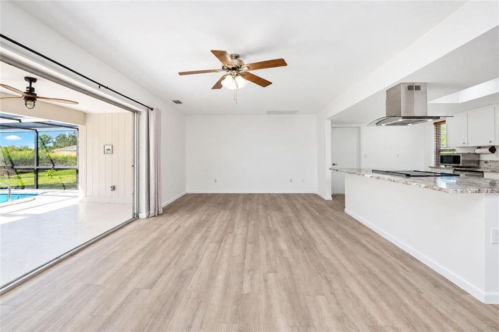 For Sale: $349,900 (2 beds, 2 baths, 1120 Square Feet)