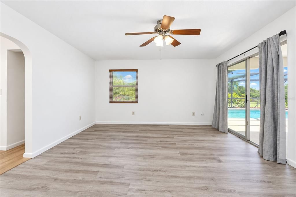 For Sale: $349,900 (2 beds, 2 baths, 1120 Square Feet)