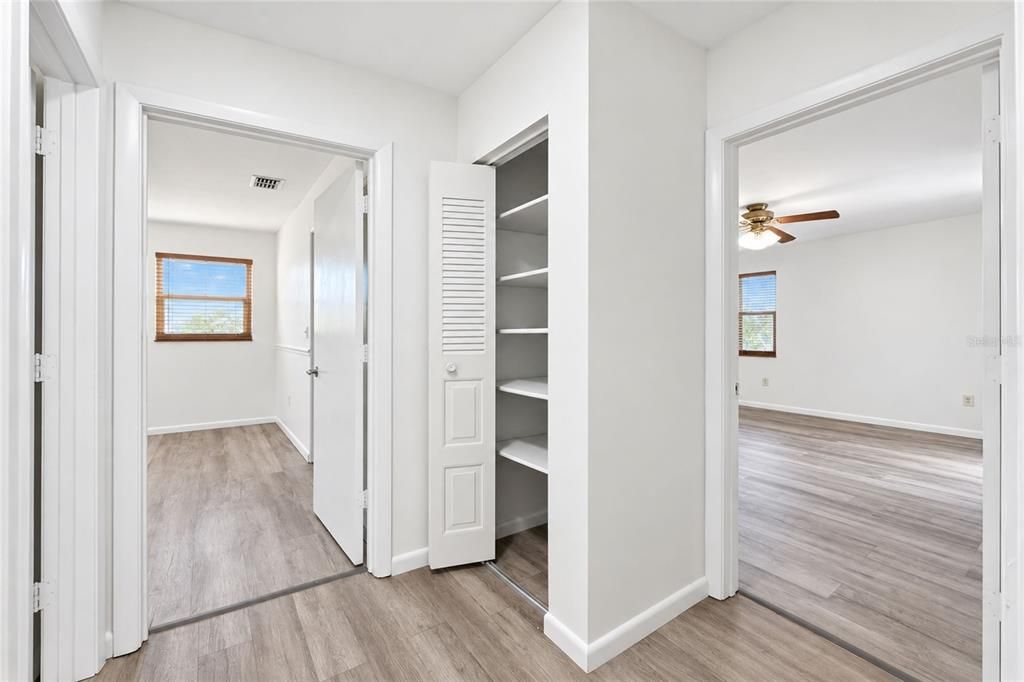 For Sale: $349,900 (2 beds, 2 baths, 1120 Square Feet)