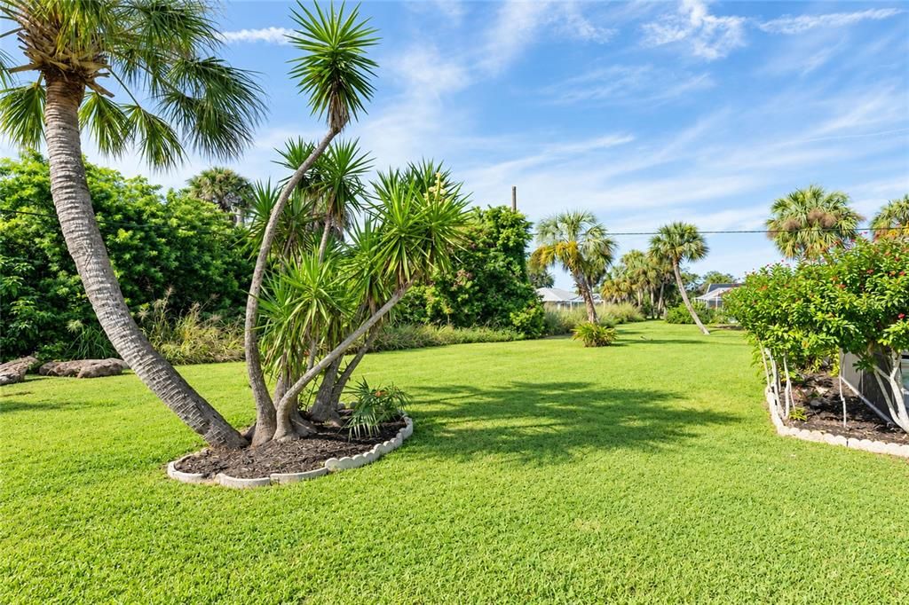 For Sale: $349,900 (2 beds, 2 baths, 1120 Square Feet)