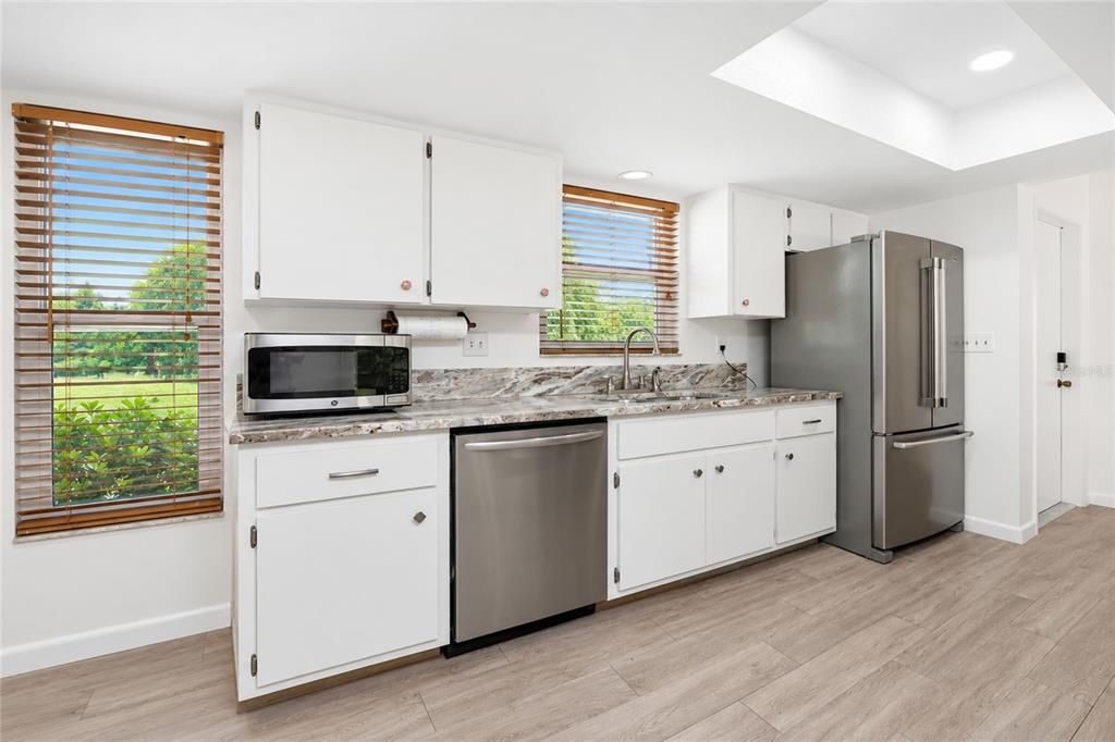 For Sale: $349,900 (2 beds, 2 baths, 1120 Square Feet)