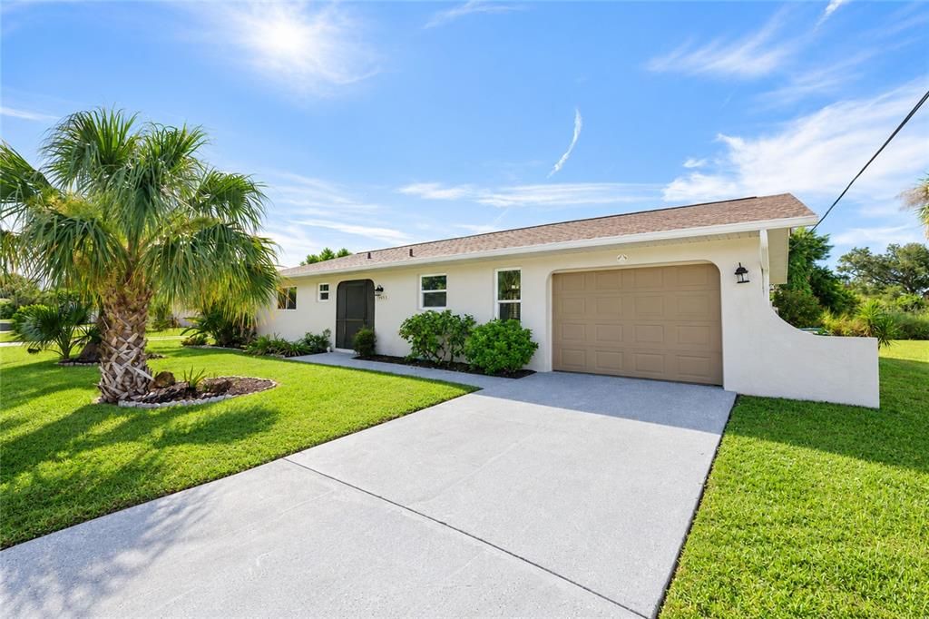 For Sale: $349,900 (2 beds, 2 baths, 1120 Square Feet)