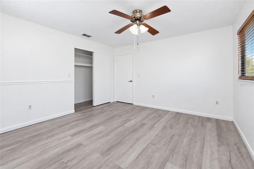 For Sale: $349,900 (2 beds, 2 baths, 1120 Square Feet)