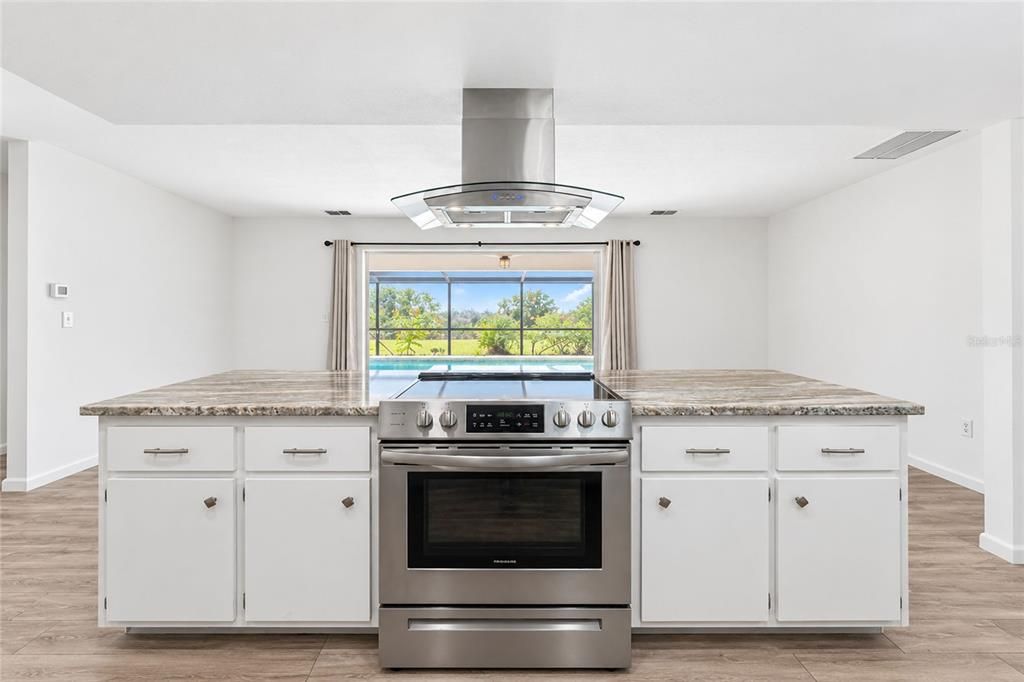 For Sale: $349,900 (2 beds, 2 baths, 1120 Square Feet)