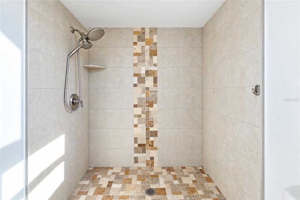 For Sale: $349,900 (2 beds, 2 baths, 1120 Square Feet)