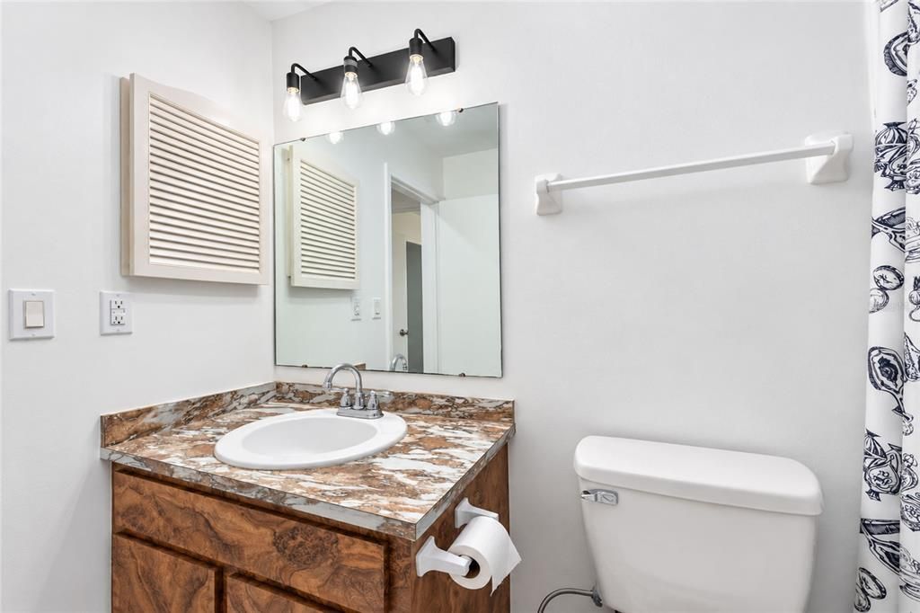 For Sale: $349,900 (2 beds, 2 baths, 1120 Square Feet)