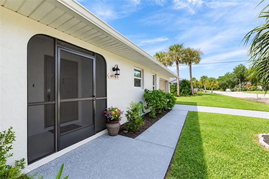 For Sale: $349,900 (2 beds, 2 baths, 1120 Square Feet)