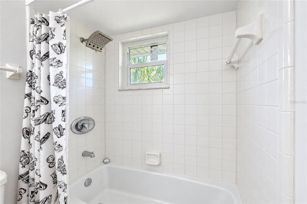 For Sale: $349,900 (2 beds, 2 baths, 1120 Square Feet)