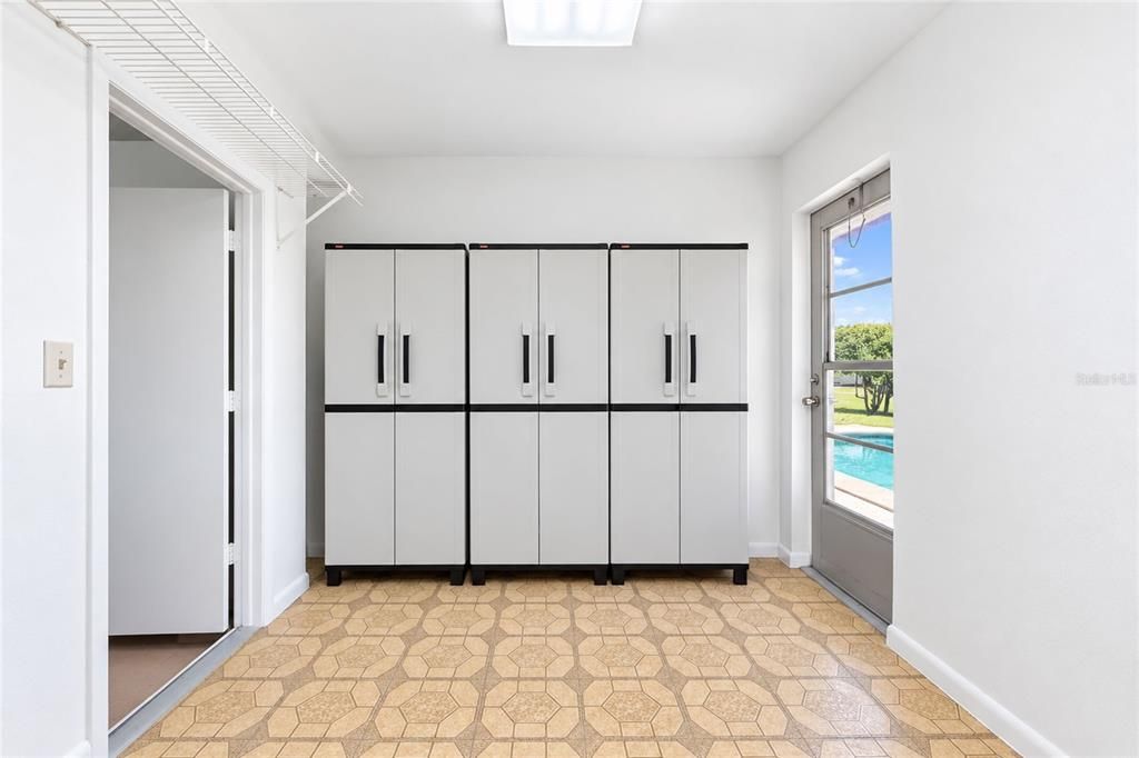 For Sale: $349,900 (2 beds, 2 baths, 1120 Square Feet)