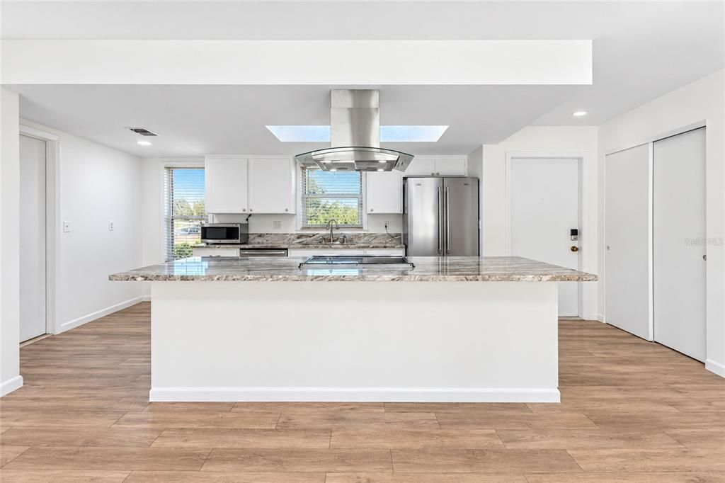 For Sale: $349,900 (2 beds, 2 baths, 1120 Square Feet)