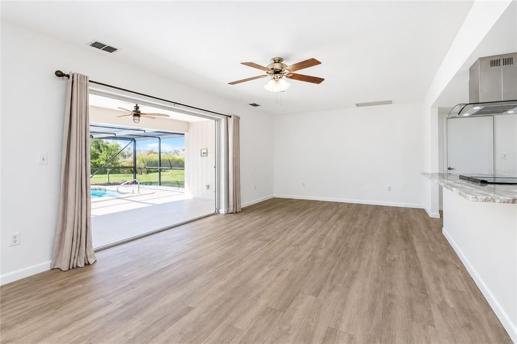 For Sale: $349,900 (2 beds, 2 baths, 1120 Square Feet)