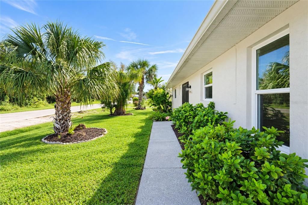For Sale: $349,900 (2 beds, 2 baths, 1120 Square Feet)