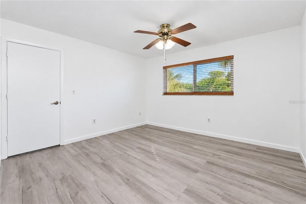 For Sale: $349,900 (2 beds, 2 baths, 1120 Square Feet)